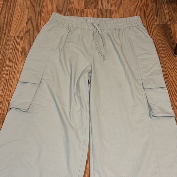 Fabletics Ripstop Cargo Wide Leg Pant, light grey, Medium - Picture 4 of 10
